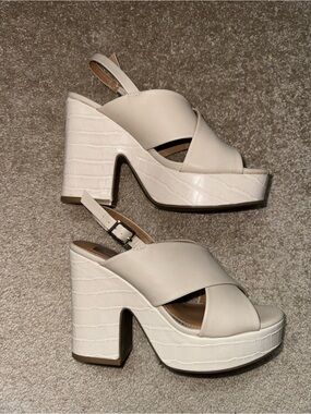 DV by Dolce Vita Cypress Wedge Sandals